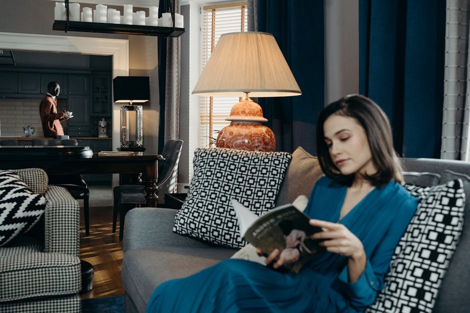 The Art of Outdoor Elegance: How to Choose Pillows That Last